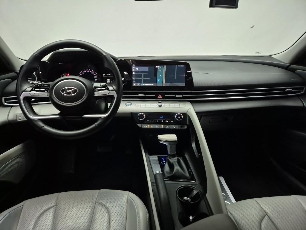 HYUNDAI Avante - Vista 7