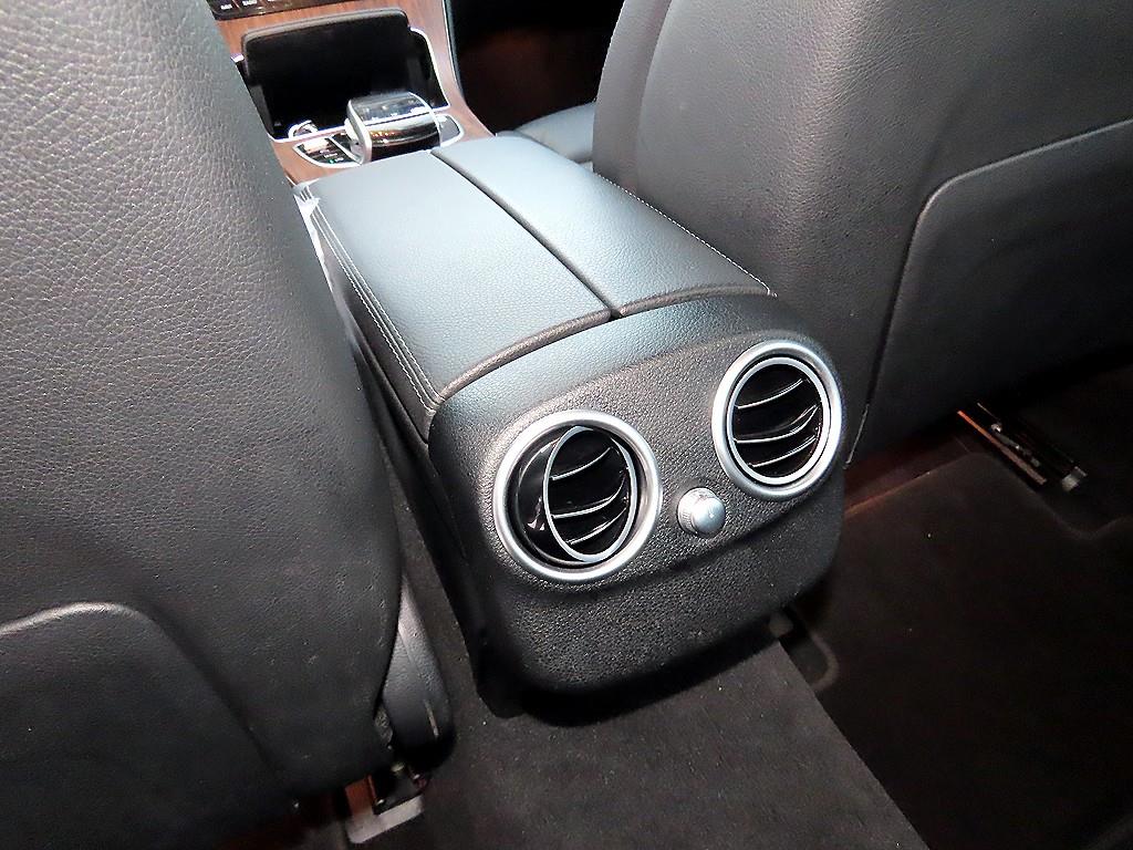 Mercedes Benz C Class 2019 Verde - Importación desde Corea - HF Imports Iquique - Foto 17