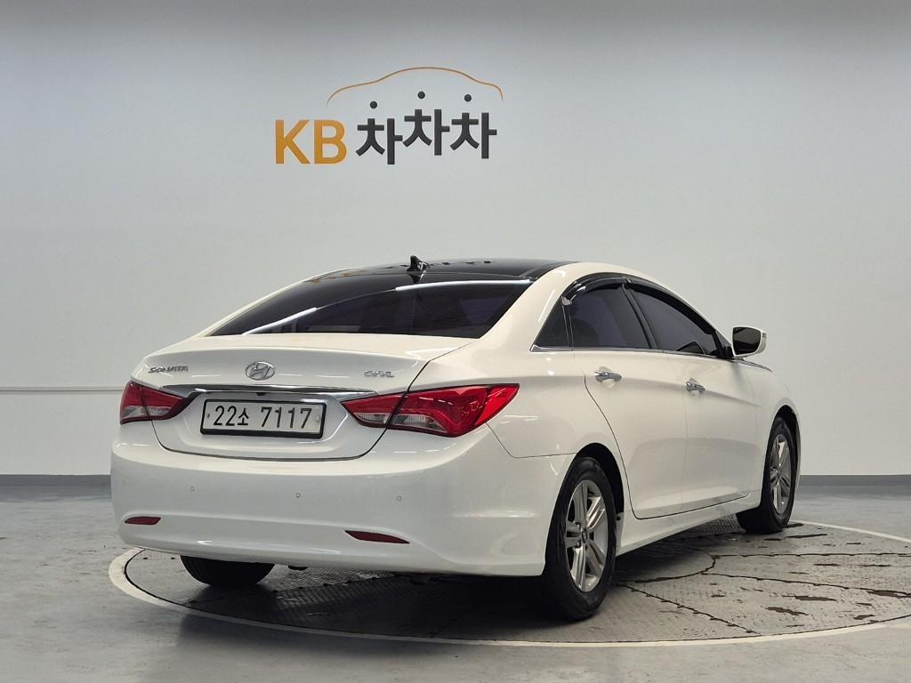 HYUNDAI Sonata - Vista 3