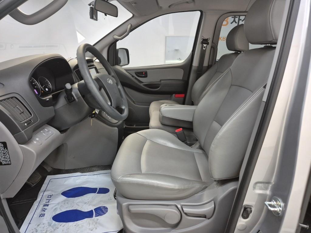 HYUNDAI Starex - Vista 11