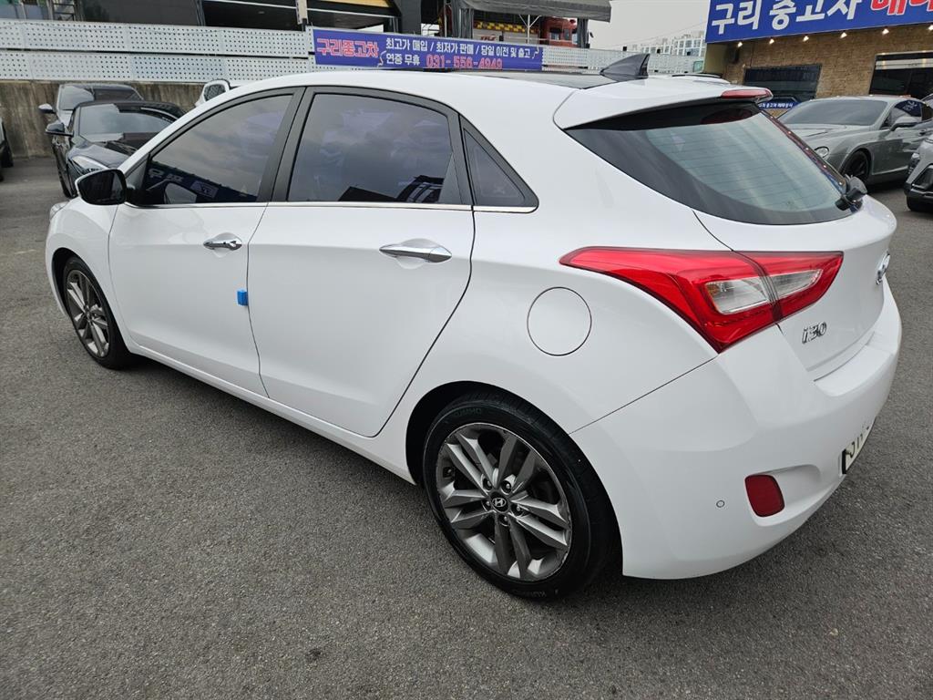 HYUNDAI i30 - Vista 5