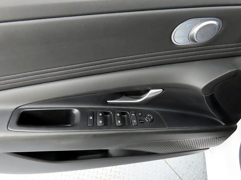 HYUNDAI Avante - Vista 11