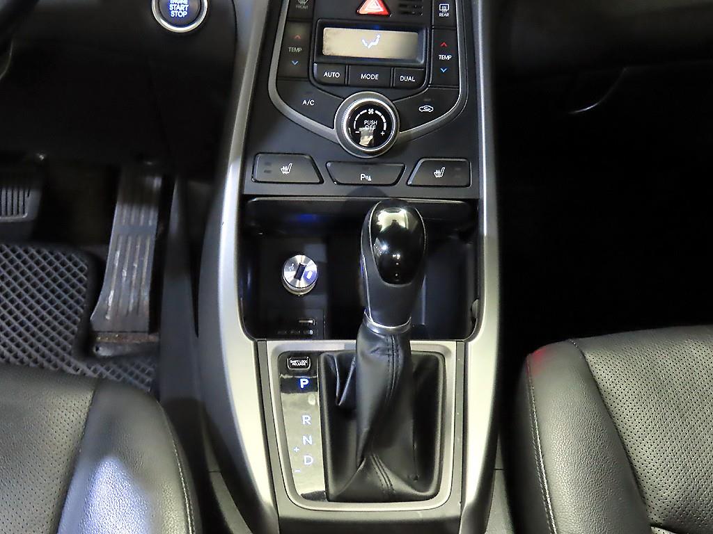 HYUNDAI Avante - Vista 12