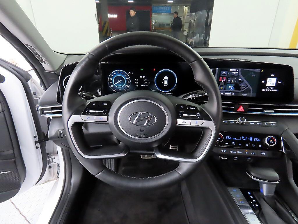 HYUNDAI Avante - Vista 9