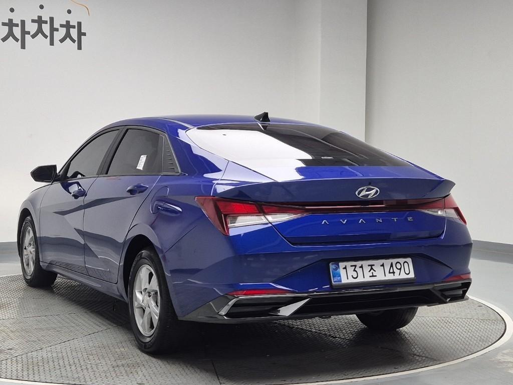 HYUNDAI Avante - Vista 2