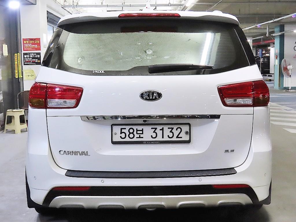 KIA Carnival - Vista 5