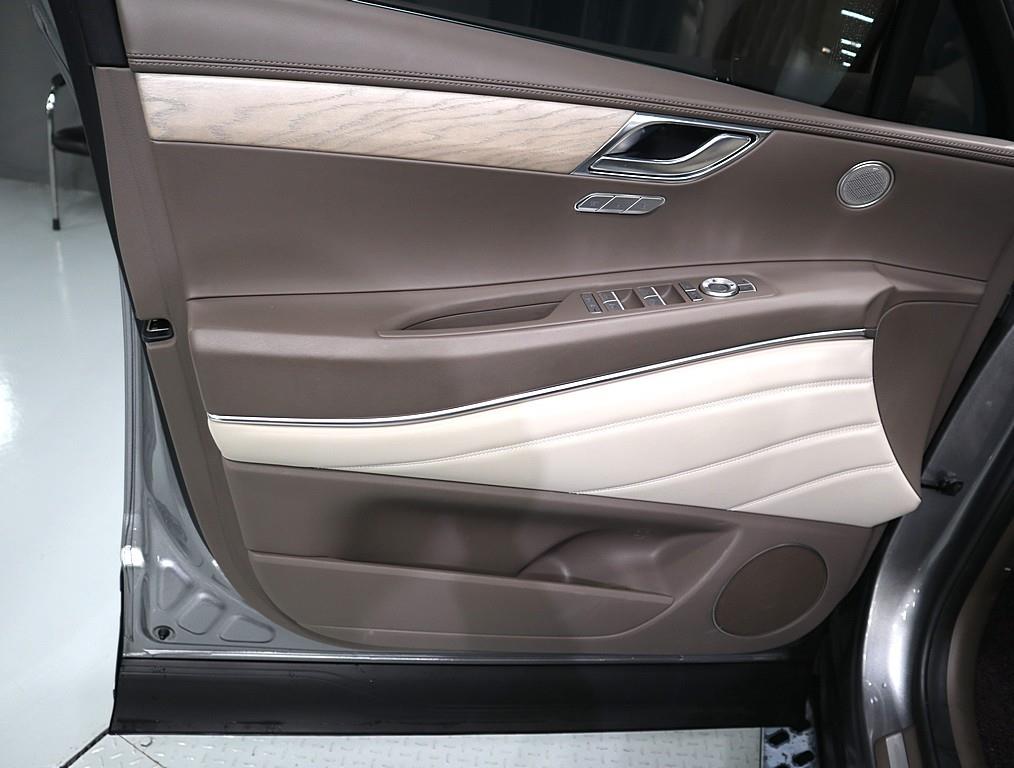 Genesis GV80 - Vista 8