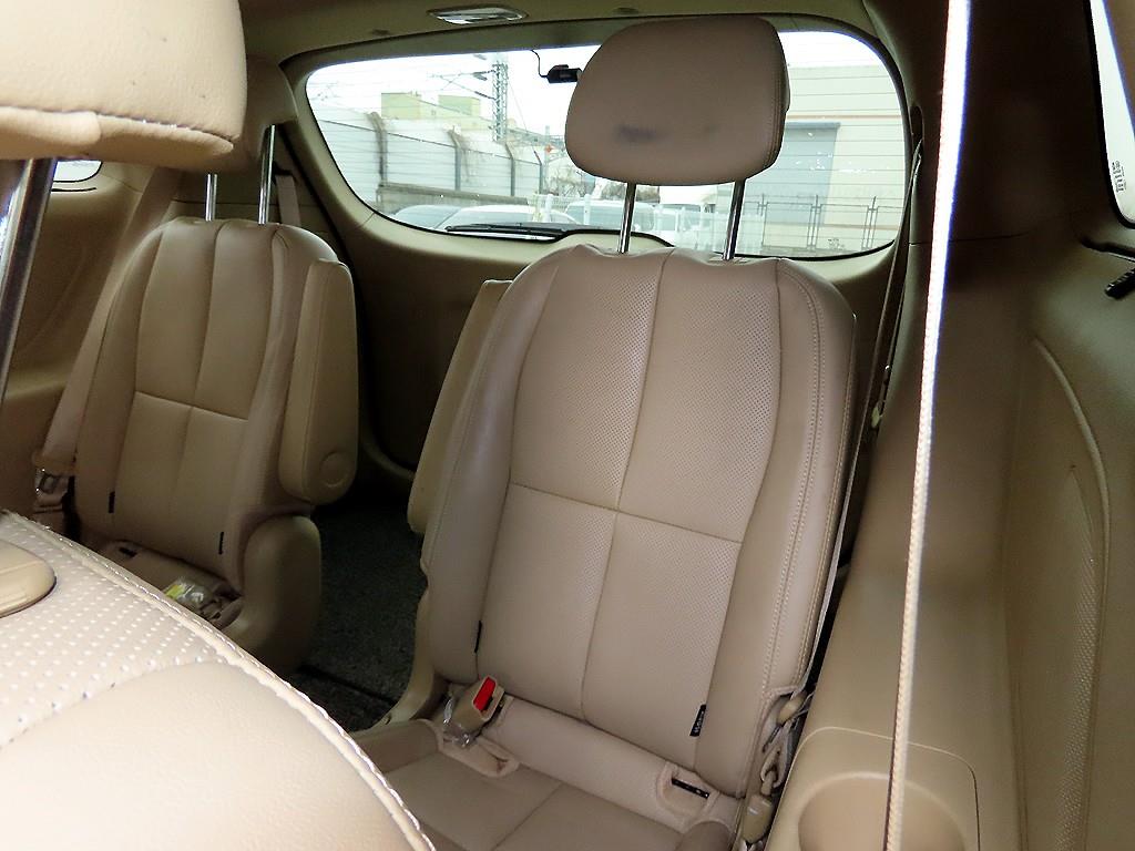 KIA Carnival - Vista 7