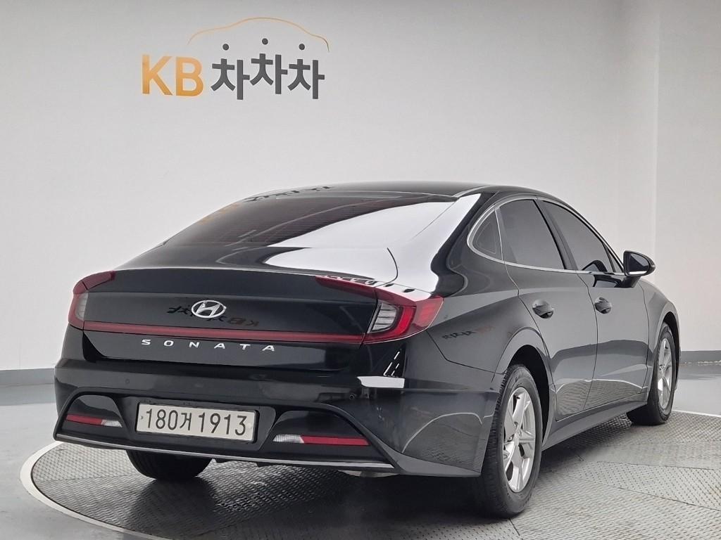 HYUNDAI Sonata - Vista 3
