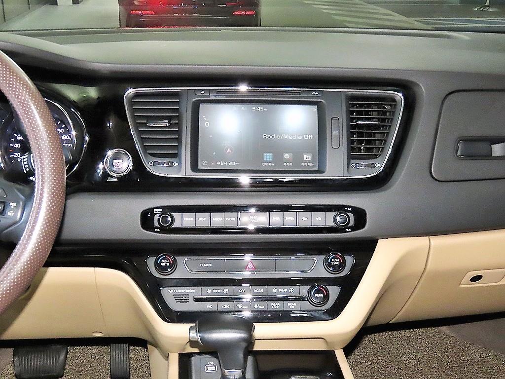 KIA Carnival - Vista 11