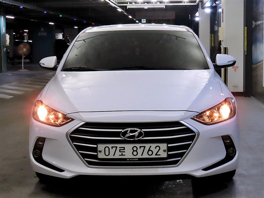 HYUNDAI Avante - Vista 2