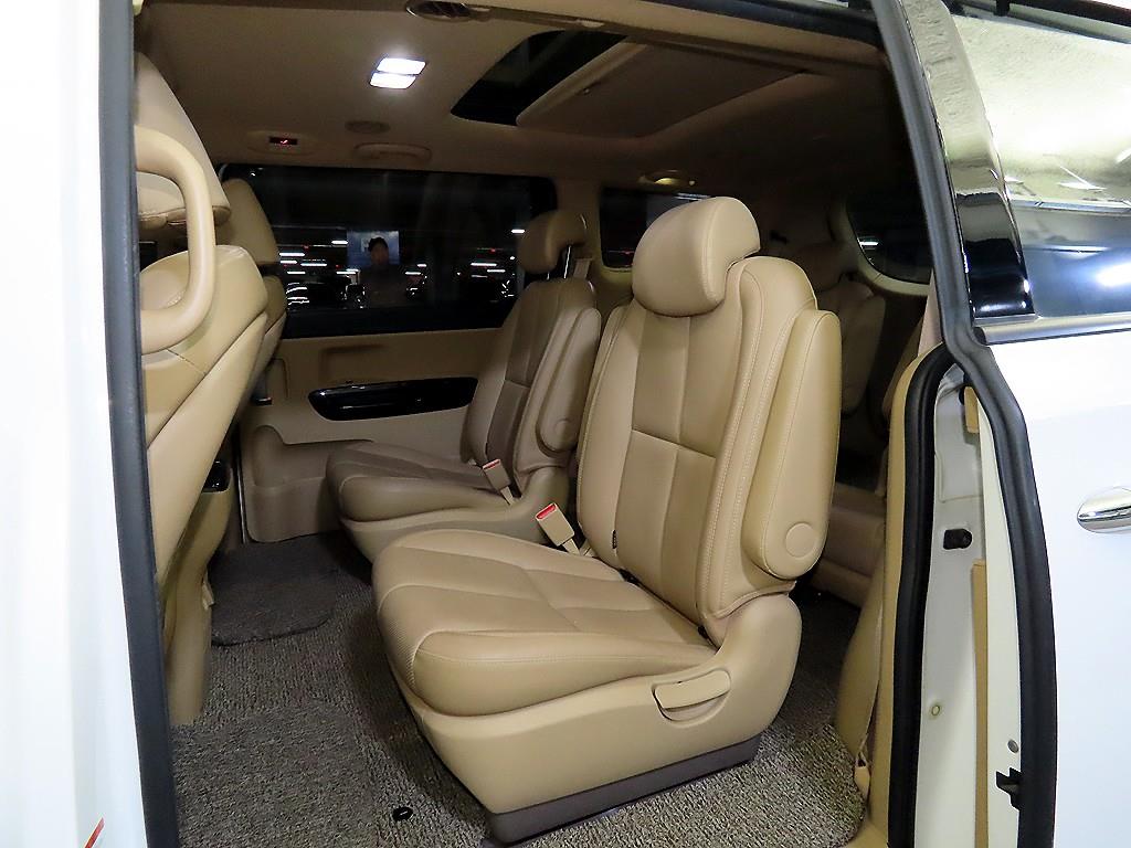 KIA Carnival - Vista 7