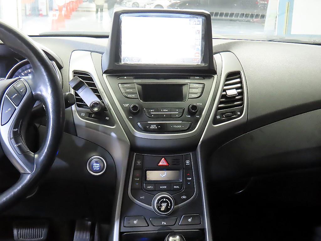 HYUNDAI Avante - Vista 11