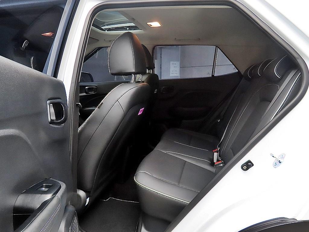 HYUNDAI Venue - Vista 6