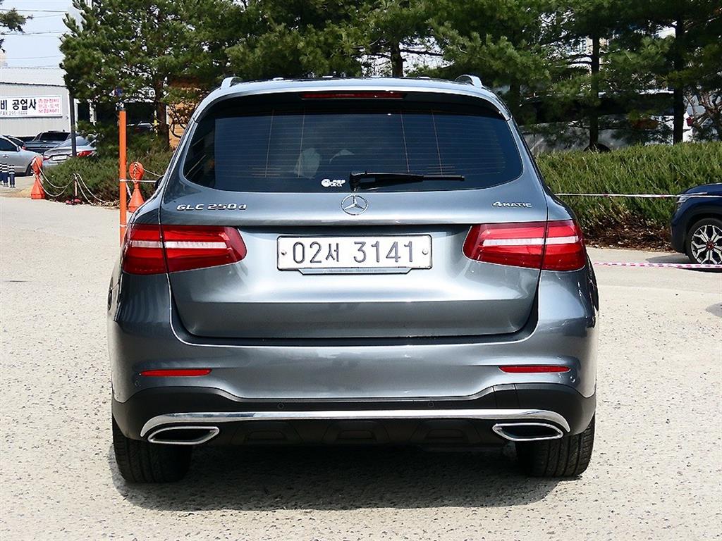 Mercedes Benz GLC Class - Vista 4