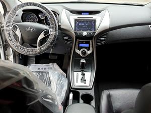 HYUNDAI Avante - Vista 10