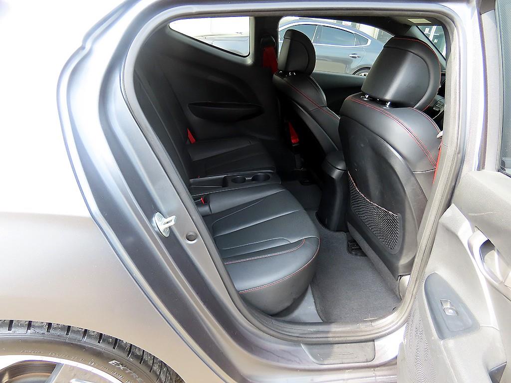 HYUNDAI Veloster - Vista 6