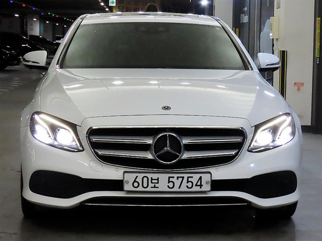 Mercedes Benz E class - Vista 2