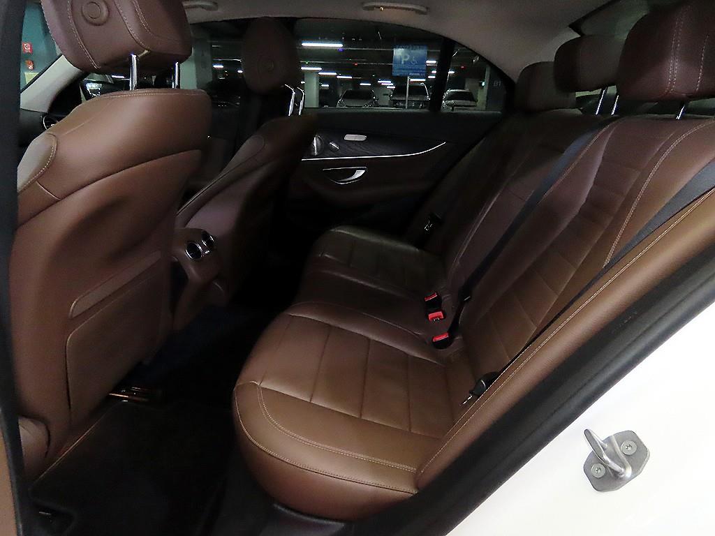 Mercedes Benz E class - Vista 7