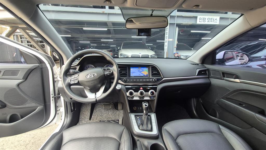 HYUNDAI Avante - Vista 7