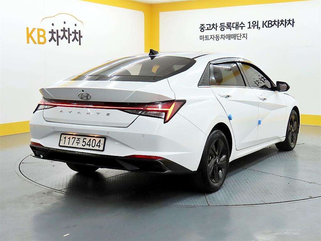 HYUNDAI Avante - Vista 4