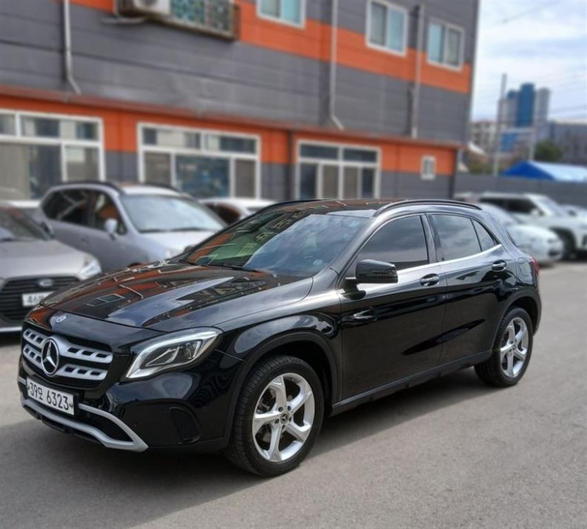 Mercedes Benz GLA Class - Vista 3