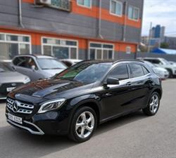 Mercedes Benz GLA Class - Vista 4