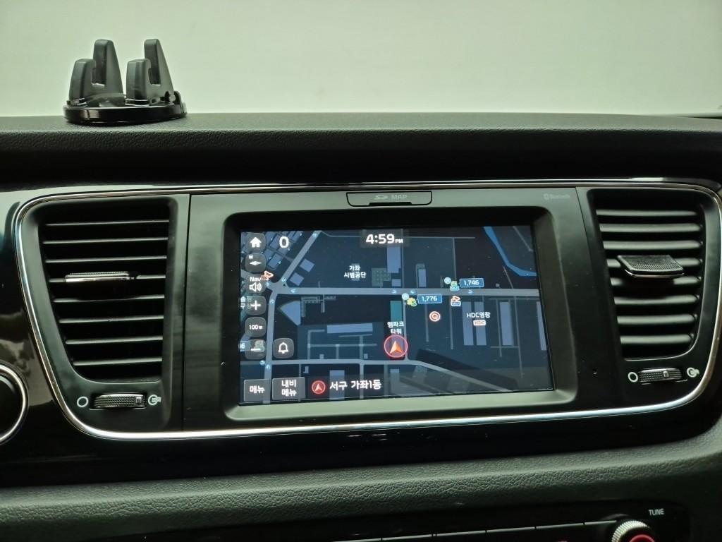 KIA Carnival - Vista 10