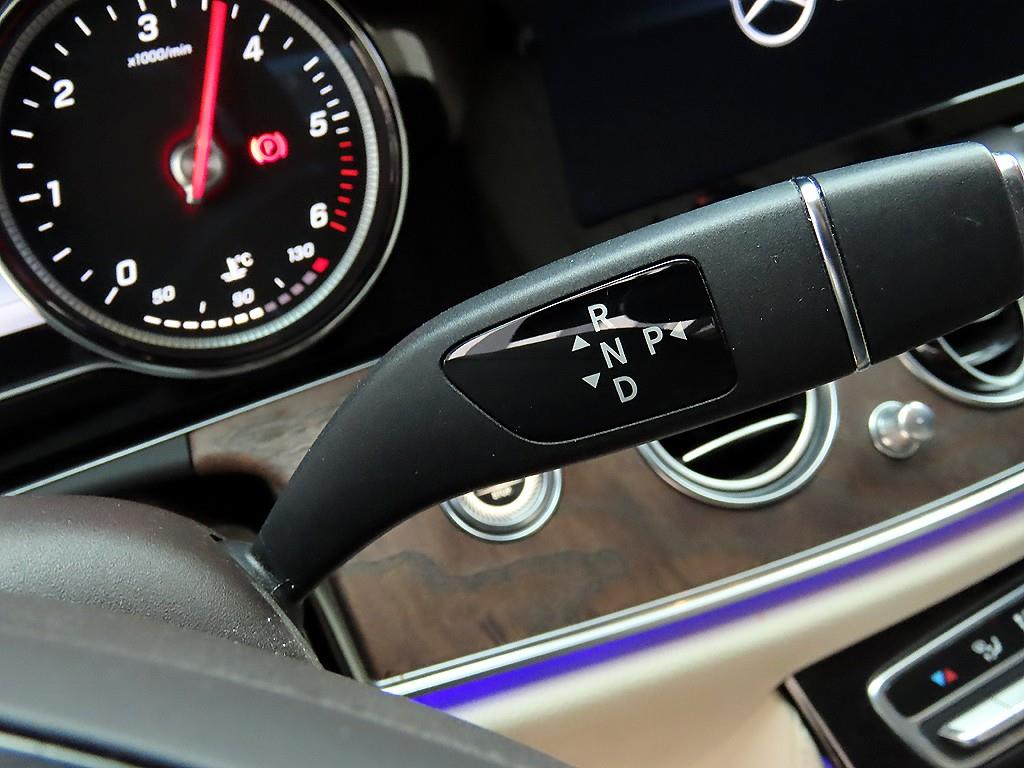 Mercedes Benz E class - Vista 10