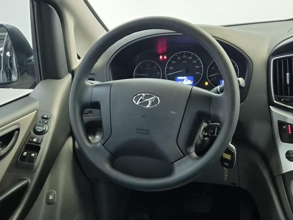 HYUNDAI Starex - Vista 9