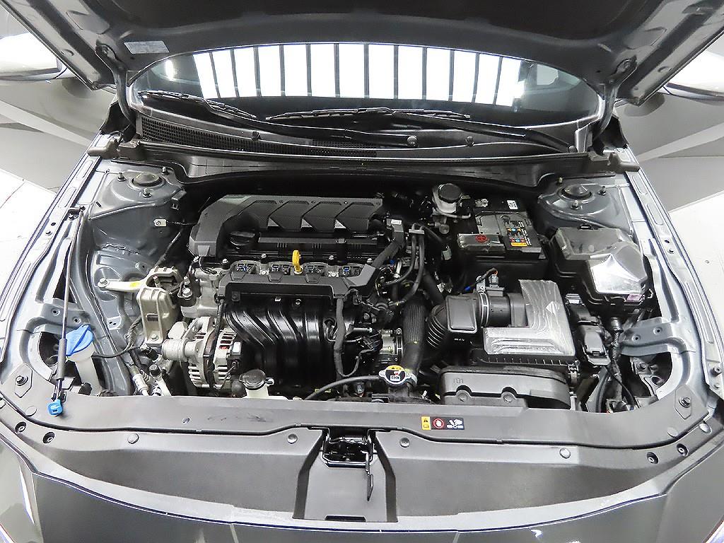 HYUNDAI Avante - Vista 11