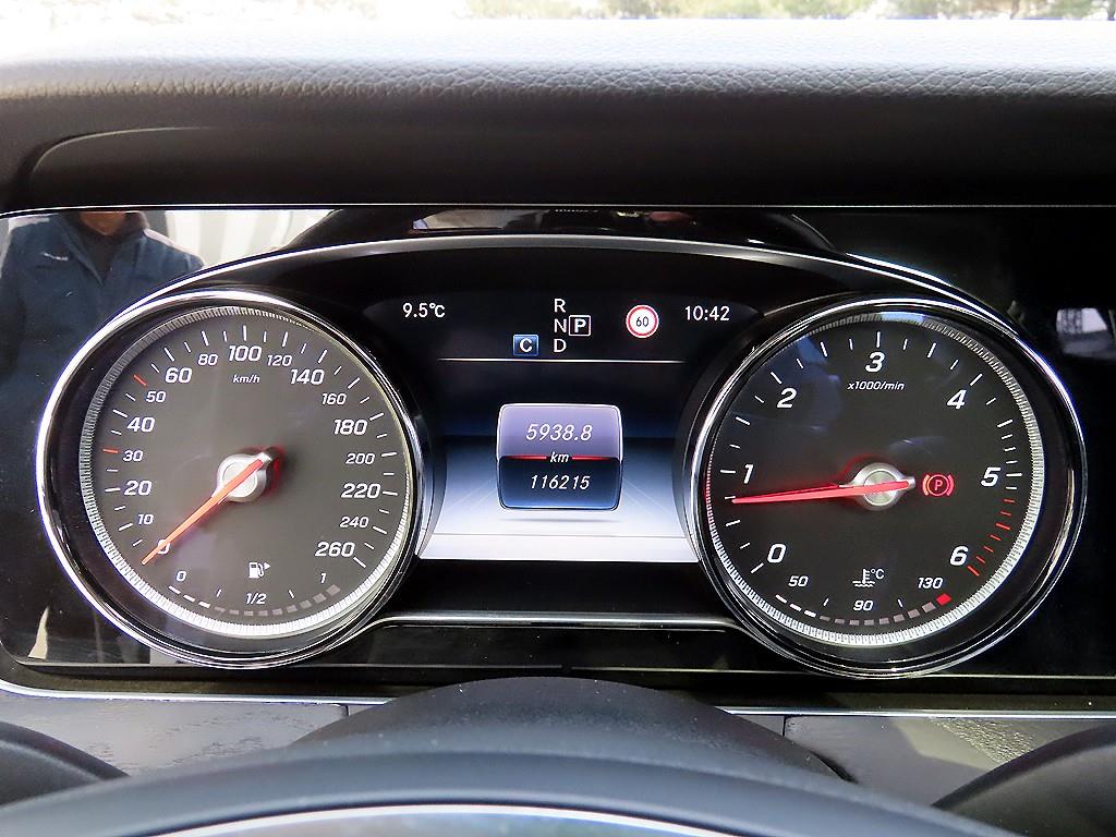 Mercedes Benz E class - Vista 9