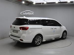 KIA Carnival - Vista 8