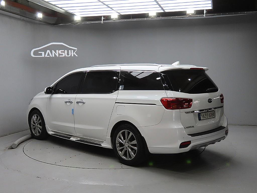 KIA Carnival - Vista 5