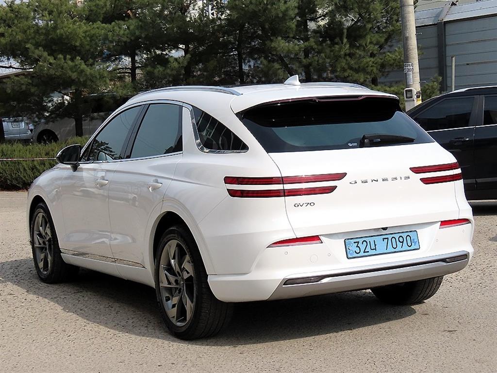 Genesis GV70 - Vista 3