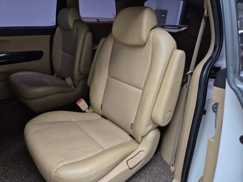 KIA Carnival - Vista 9