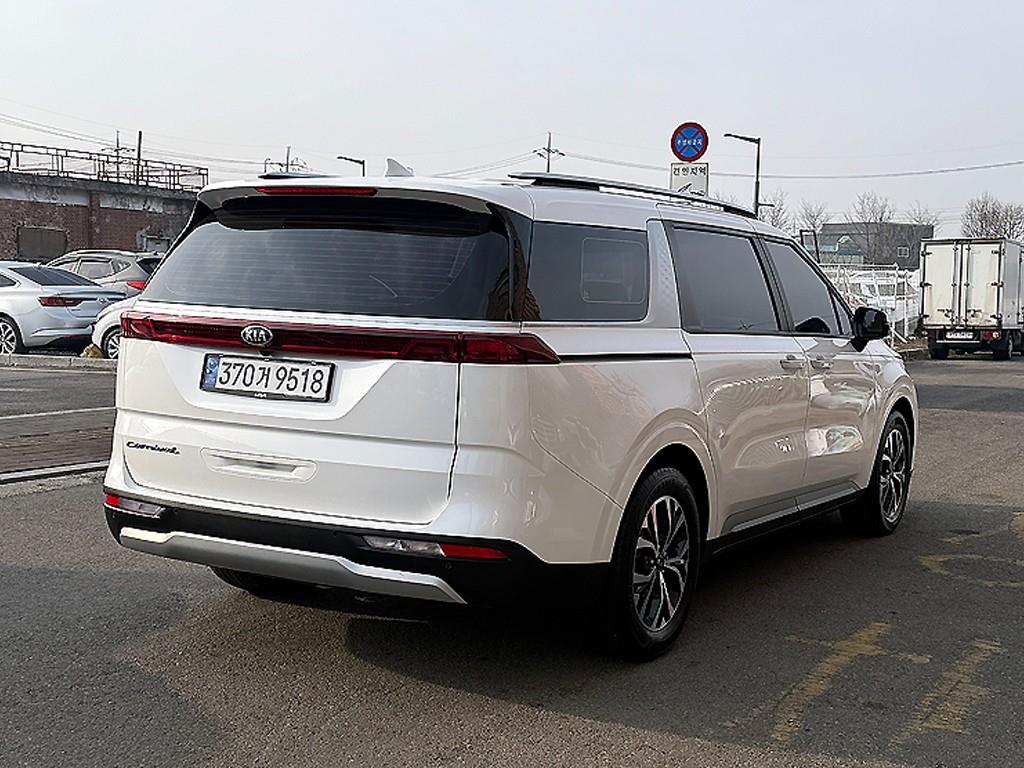 KIA Carnival - Vista 4