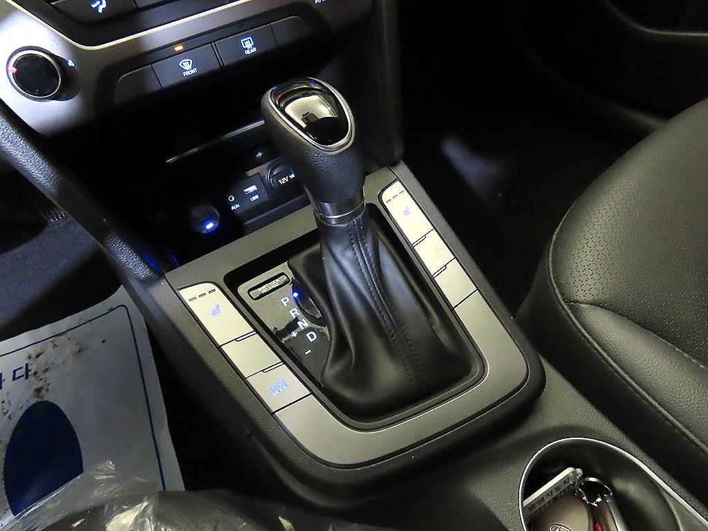 HYUNDAI Avante - Vista 12