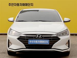 HYUNDAI Avante - Vista 2