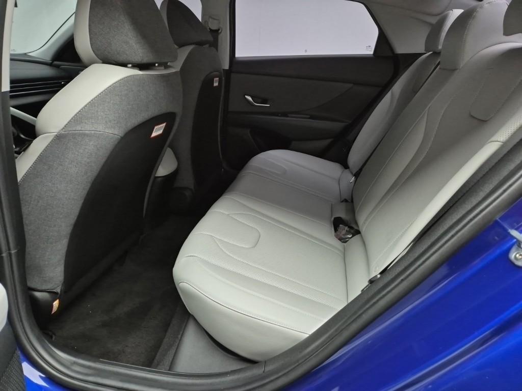 HYUNDAI Avante - Vista 12