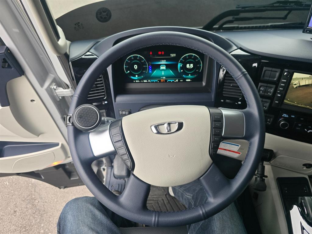 medium and large cargo truck - Vista 7