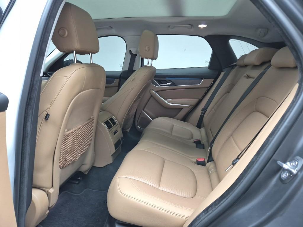 Jaguar F-PACE - Vista 12