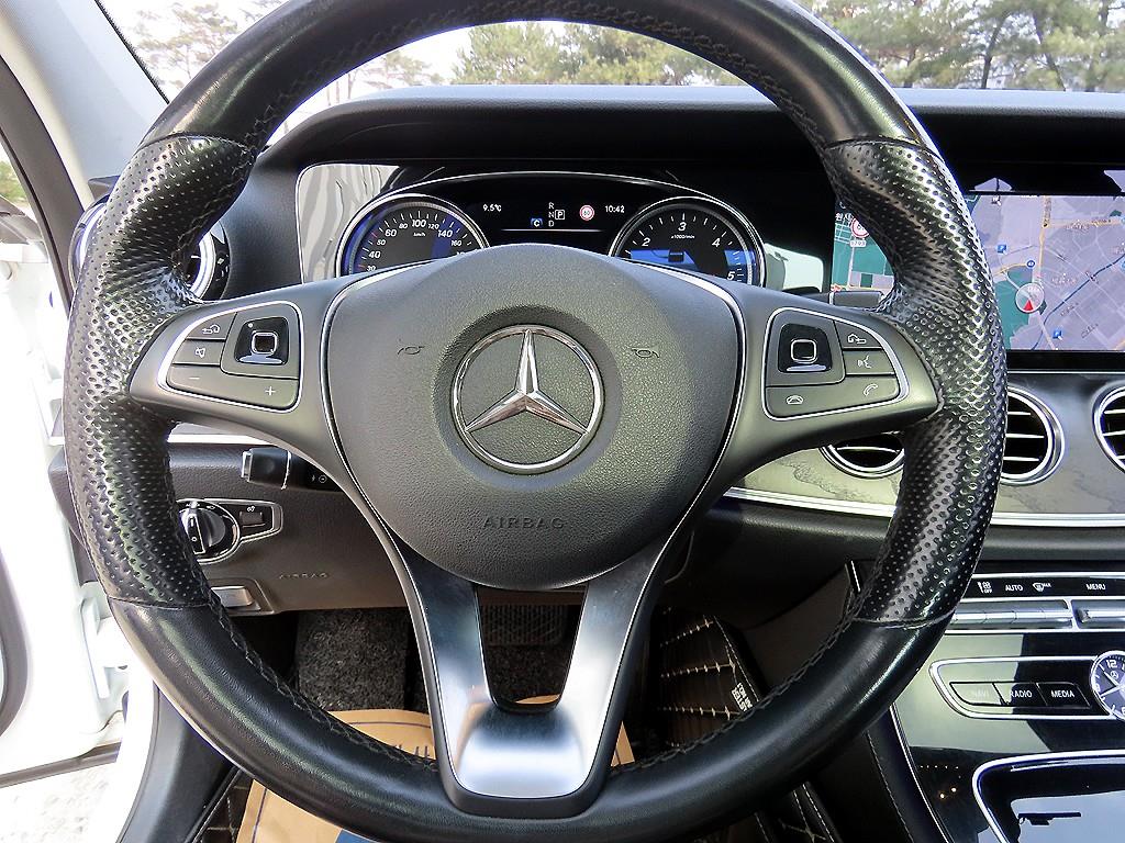 Mercedes Benz E class - Vista 8