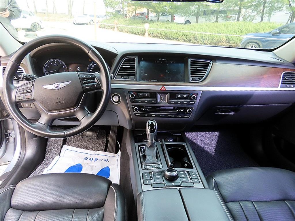 HYUNDAI Genesis - Vista 7