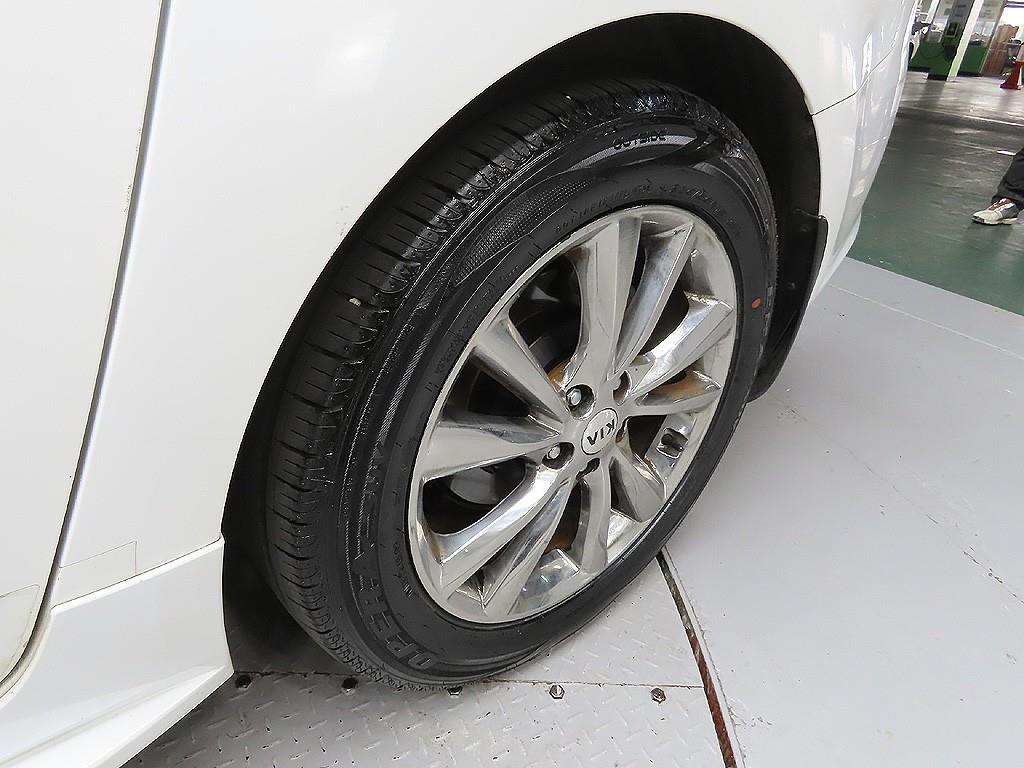 KIA Carnival - Vista 9