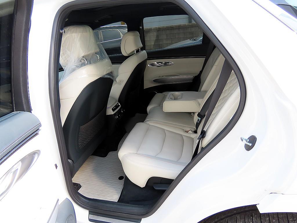 Genesis GV70 - Vista 6