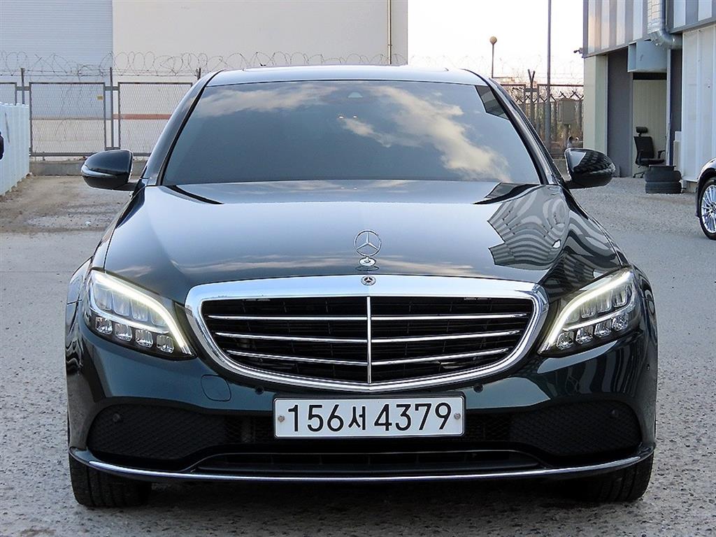 Mercedes Benz C Class 2019 Verde - Importación desde Corea - HF Imports Iquique - Foto 1
