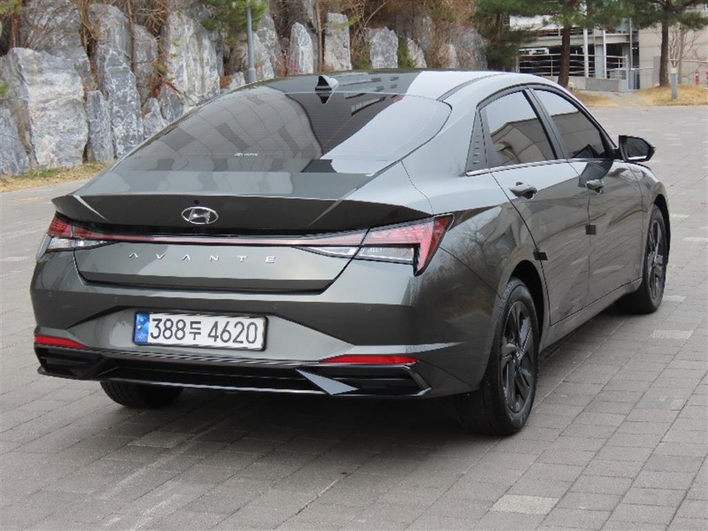 HYUNDAI Avante - Vista 5