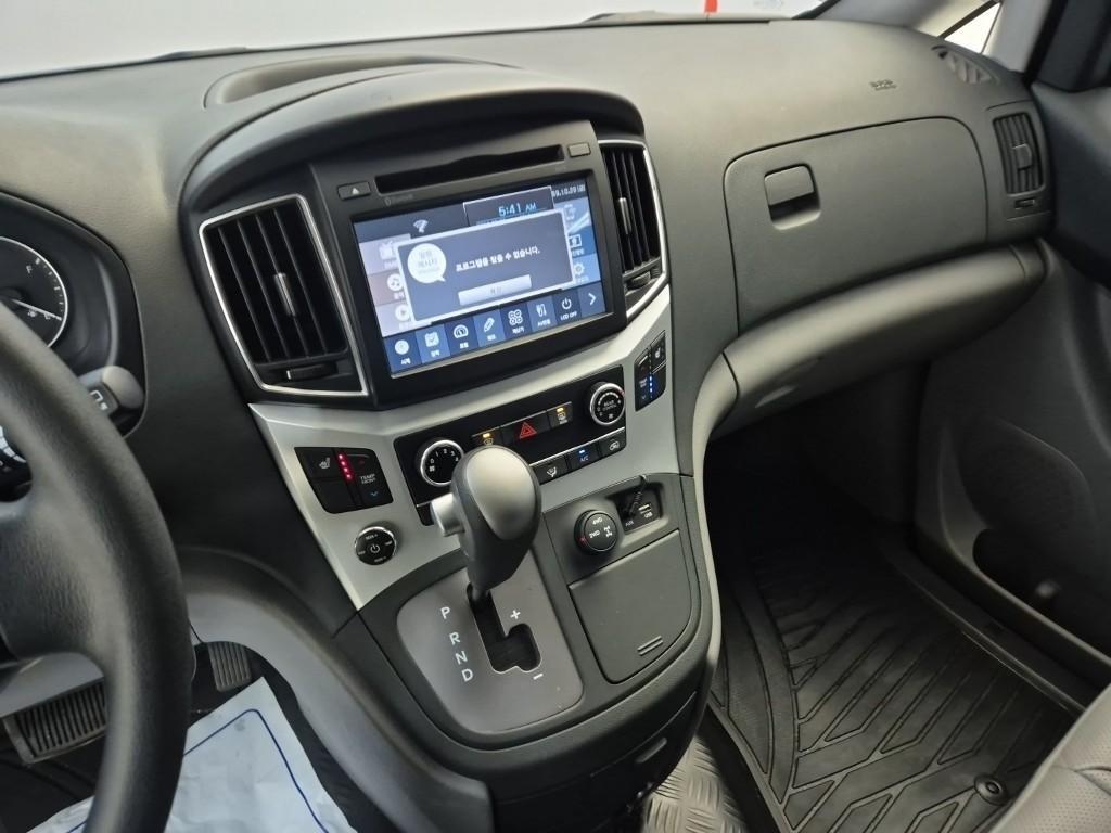 HYUNDAI Starex - Vista 10