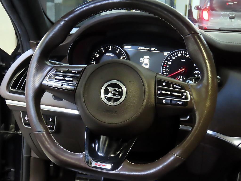 KIA Stinger - Vista 8